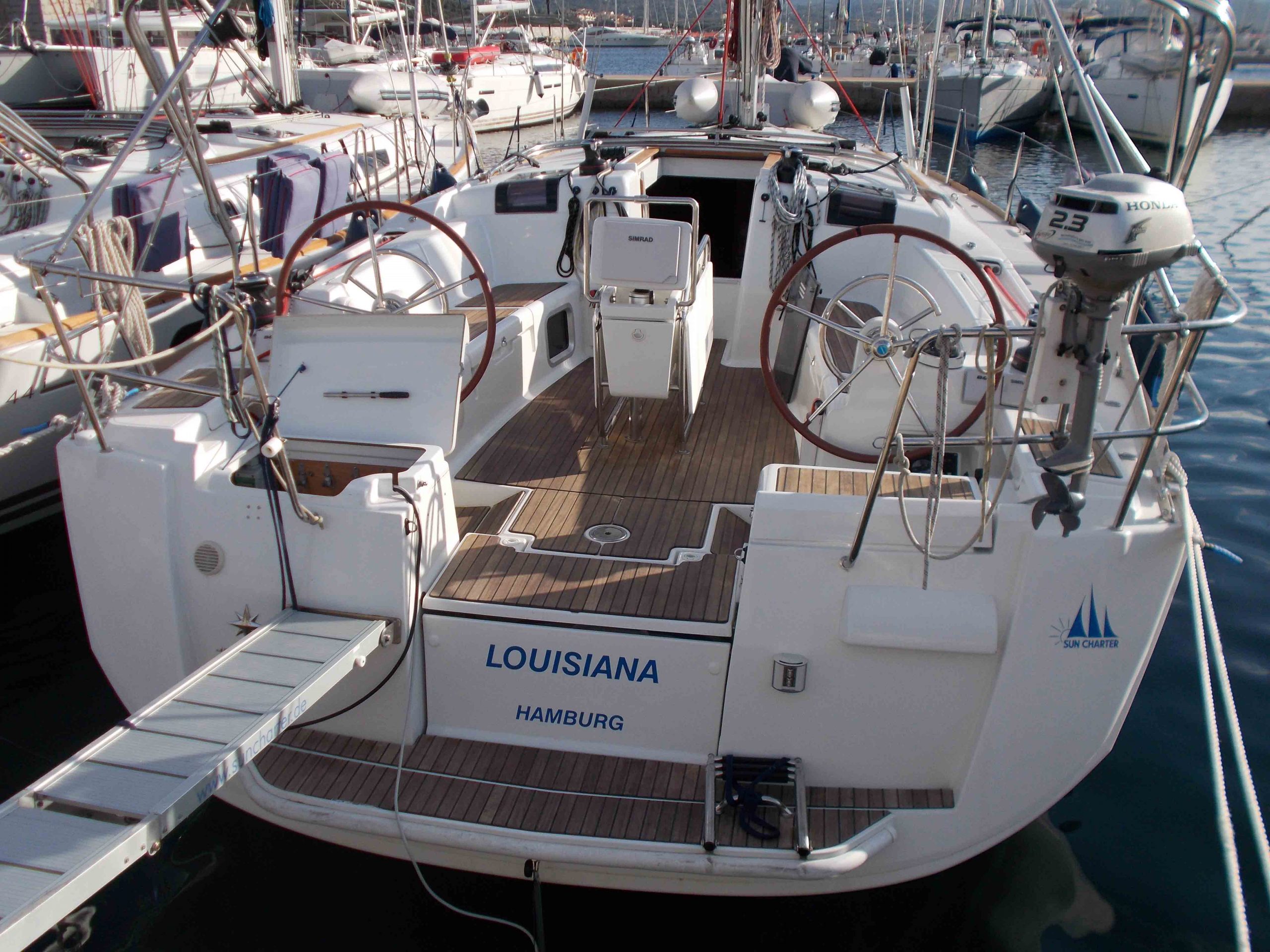 Velero usando una pasarela de barco de Naomar